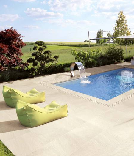 Pavimento in gres spessorato effetto pietra per terrazzi e piscine