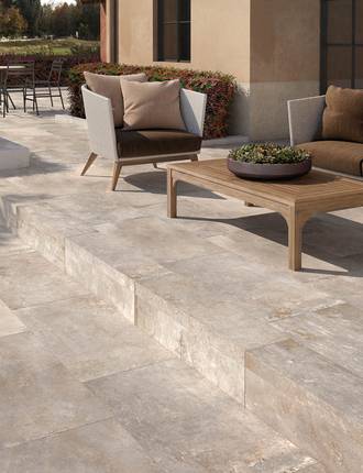 Anti-frost stoneware tiles for outdoor use